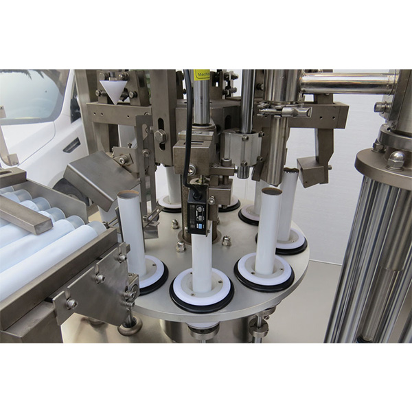 Automatinis batų lako minkštų vamzdžių užpildymo sandarinimo įrenginys