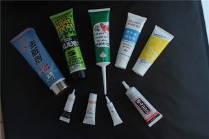 Ultragarsinis sandarinimo kosmetikos vamzdžių užpildymo aparatas